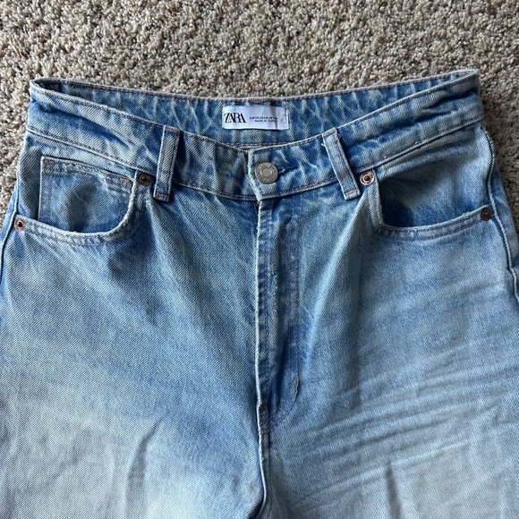 Light wash high waist extra long wide leg with rips Jean - Picture 5 of 5